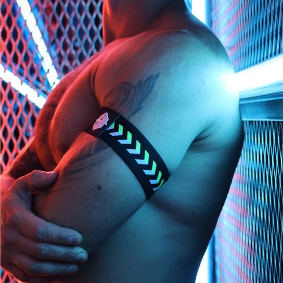 Chevron Armband by “BW” - Picture 7 of 8